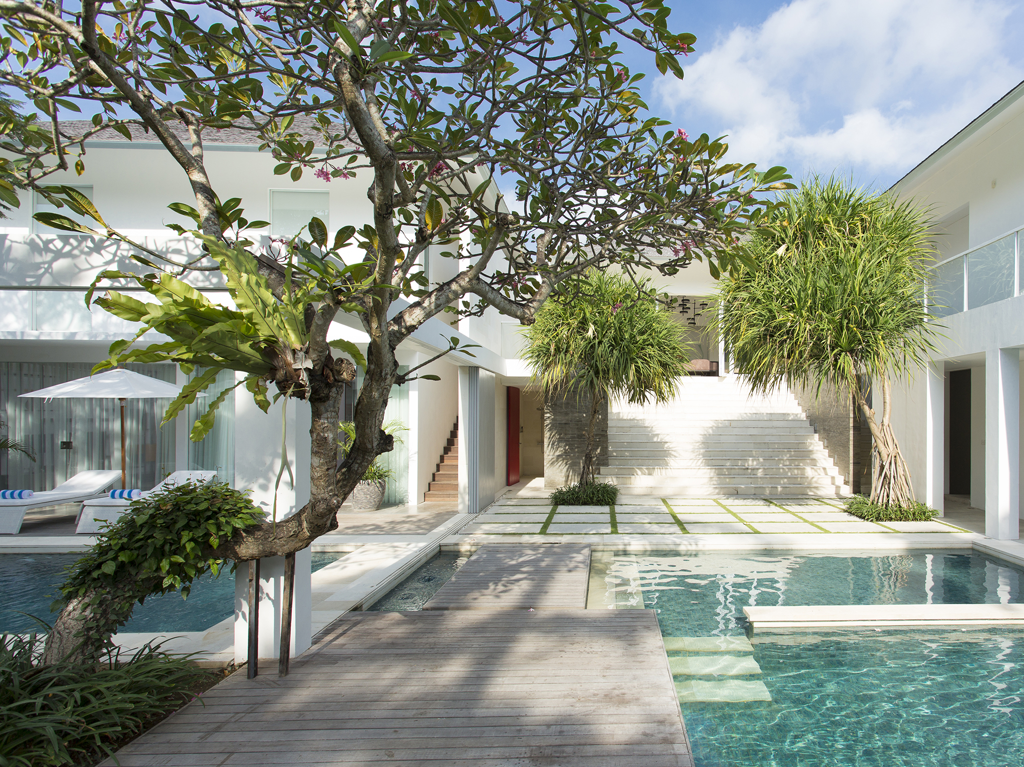 Villa Canggu North – Walkways between pools of North and South - Villa Canggu North, Canggu, Bali
